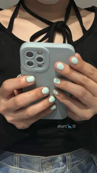 ネイル ROWAN所属・nagi .のネイルデザイン