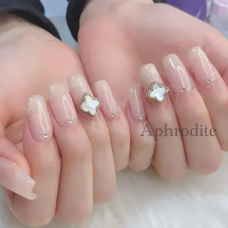 ネイル Aphrodite パラジェル認定サロンのネイルデザイン