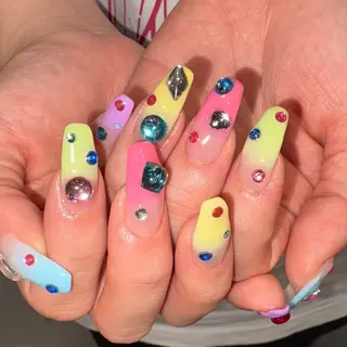 ネイル カンナ【Y2Kネイル /コーンロウ】のネイルデザイン