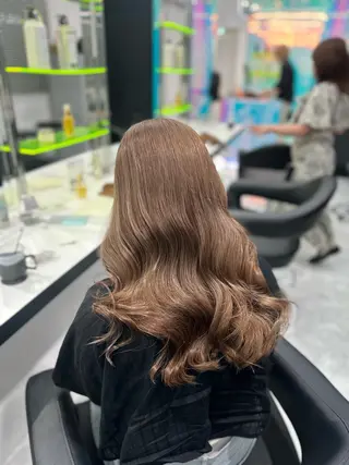 セミロング カラー 🫧ハイトーン🫧 ベージュ🫧徹哉のヘアスタイル