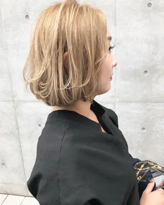ミディアム カラー THE DAY所属・AKI HASHIMOTOのヘアスタイル