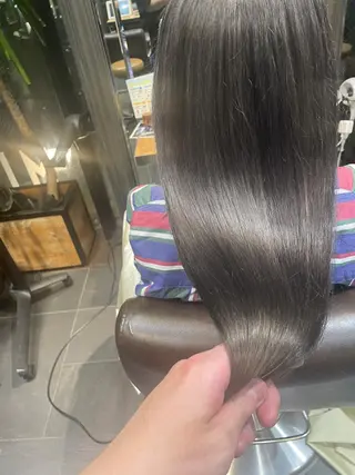 セミロング ブリーチ＆縮毛矯正 🧸tomoki🧸のヘアスタイル