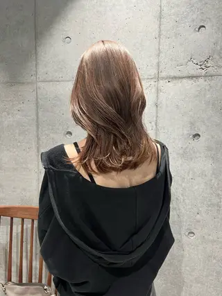 ミディアム 透明感カラー/ベージ ュ/HIKARU🌿のヘアスタイル