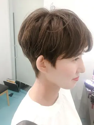 ショート nuu所属・💜ショート💜 ウルフ、ボブ二色亜美のヘアスタイル