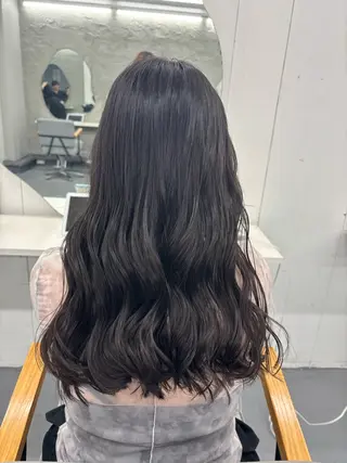 ロング カラー 腰越 麻奈のヘアスタイル