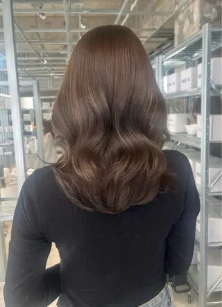 ミディアム カラー 髙木 由支奈のヘアスタイル