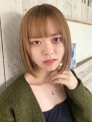 ショート NORA Journey所属・ブリーチカラー/ブロ ンドレイヤーカットのヘアスタイル