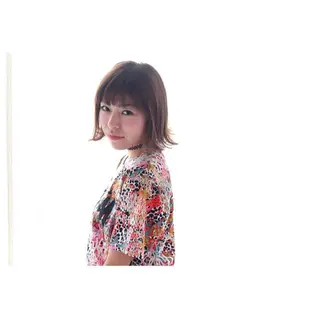 ショート カラー 高木 麻知子のヘアスタイル