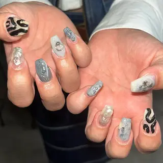 ネイル 🪐富島彩夏 /海外nail🪐のネイルデザイン