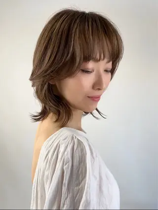 ミディアム カラー 岩尾 萌々子のヘアスタイル