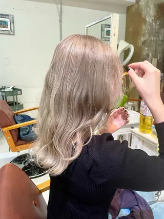 セミロング カラー パーマ liko by maris所属・髪質改善／ブリーチ 宮武　湧斗のヘアスタイル