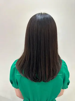 ミディアム カラー タイトボブ個性派カラ ーAKANEのヘアスタイル