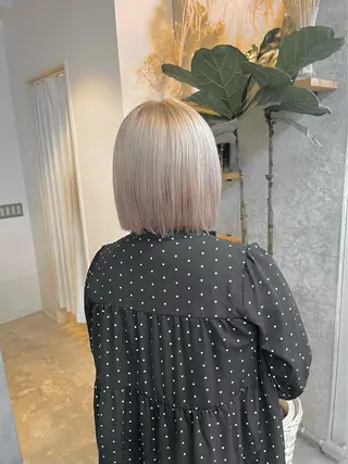 ショート カラー ハイトーンカラ ー/小川のヘアスタイル