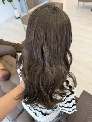 カラー ブリーチ・縮毛矯正 三島佳音のヘアスタイル