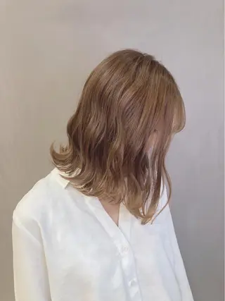 ミディアム カラー 宮原 佳苗のヘアスタイル