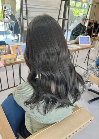 ロング メンズバレイヤージュ 斉藤春のヘアスタイル