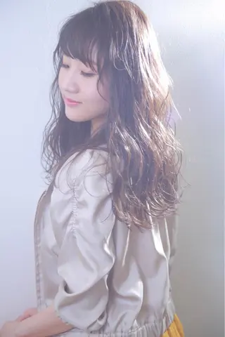 ロング カラー 伊藤 裕貴のヘアスタイル