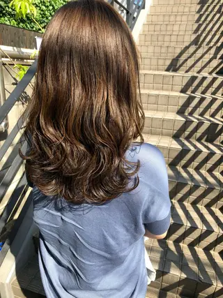 セミロング カラー THE DAY所属・AKI HASHIMOTOのヘアスタイル