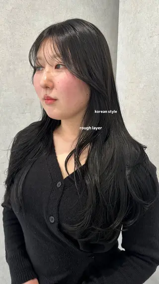 ロング カラー v-lab studio所属・韓国レイヤーカット/ 艶カラー/ noaのヘアスタイル