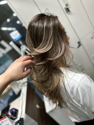 ロング カラー 難波ブリーチカラー 伊藤洋輝のヘアスタイル