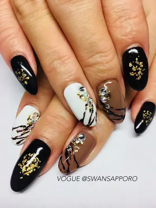 ネイル VOGUE ×SWANのネイルデザイン