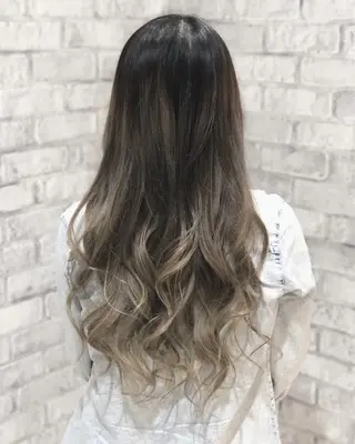 ロング カラー ヘアアレンジ 秋山 幸太のヘアスタイル