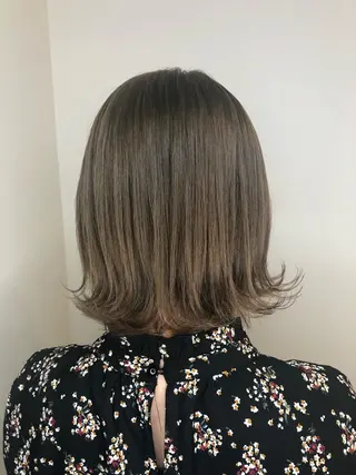 ミディアム カラー ウルフカット／吉村 桃子のヘアスタイル