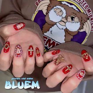 ネイル BLUEM なな🐶のネイルデザイン