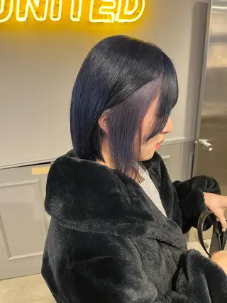 セミロング 寒色＆ブリーチ特化 寒色MiOのヘアスタイル