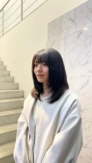 セミロング マツザキ マナトのヘアスタイル