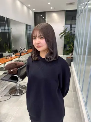 ミディアム カラー ひかり／ベージュ ／似合わせカットのヘアスタイル