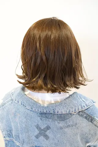 ショート カラー monami 鈴木 茉由奈のヘアスタイル