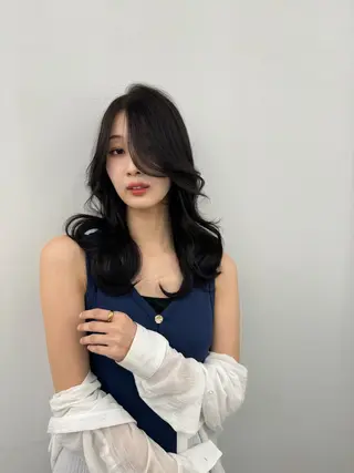 セミロング カラー 顔まわりの神様✨ 透明感カラー藤嶋秀幸のヘアスタイル