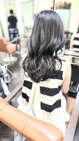 セミロング ヒロセ シュウジのヘアスタイル