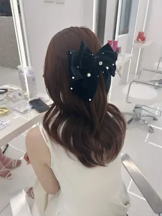 セミロング ヘアアレンジ 前髪/顔周り/透明感 艶カラーとどさんのヘアスタイル