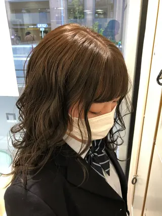 ミディアム カラー 渕向 克海のヘアスタイル