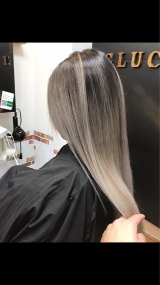 ロング カラー yosuke 梅田/バレイヤージュのヘアスタイル