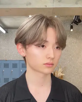 ショート メンズ ⭐ハイトーンブリーチ ミルクティーピンクのヘアスタイル