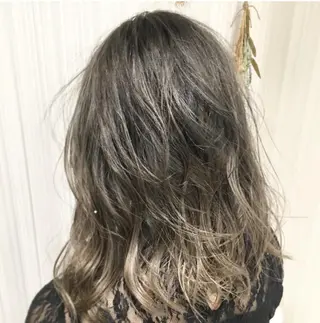 ロング カラー ハイトーン/ブリーチ 山崎　悠次のヘアスタイル