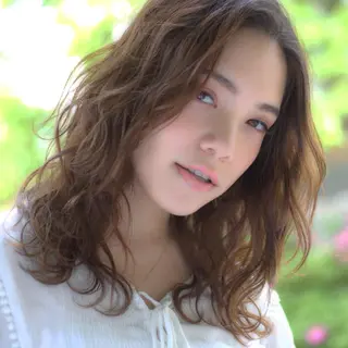 ミディアム ハリウッドブロウ LAID BACKの眉毛・アイブロウイメージ