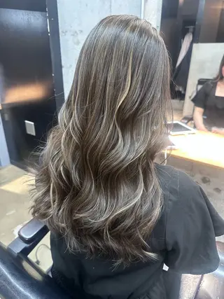 ロング 穴原 優紀のヘアスタイル