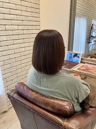 ミディアム アドラーブル はなみずき 小林のヘアスタイル