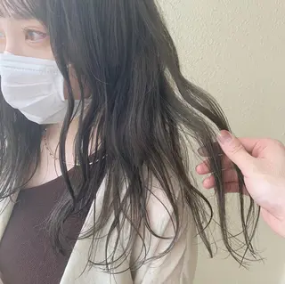 ミディアム カラー iLi所属・iLi 《イリ》のヘアスタイル