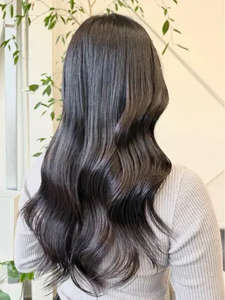 ロング カラー 角岡 真帆のヘアスタイル