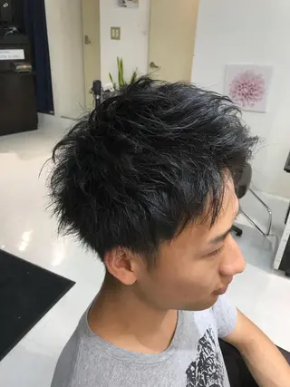 ショート カラー パーマ ヘアアレンジ メンズ キッズ ネイル マツエク・マツパ メンズ人気NO,1 Genieジーニーのヘアスタイル