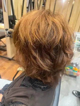 ミディアム パーマ 岩田 舞美のヘアスタイル