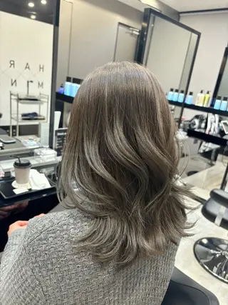 ミディアム HARUKI MINATO Japan FUKUOKA所属・秋屋 美々梨のヘアスタイル