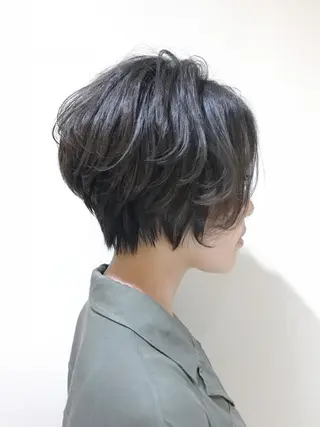 ショート カラー ボブ・レイヤーカット 吉敷航一のヘアスタイル