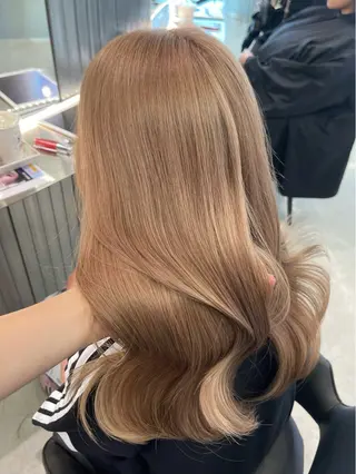 ロング Xena ria 衣織/ブリーチカラーのヘアスタイル