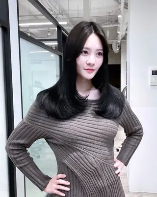 カラー 韓国レイヤーカット 髪質改善▫️水野有真のヘアスタイル